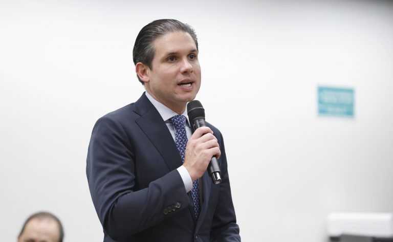 Hugo Motta participa de culto ecumênico na Câmara