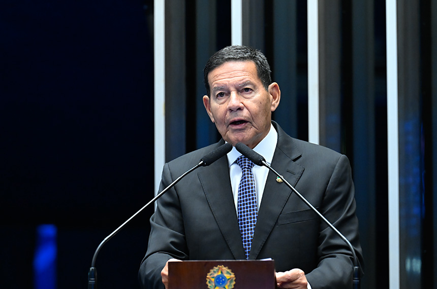 Em discurso, à tribuna, senador Hamilton Mourão (Republicanos-RS).