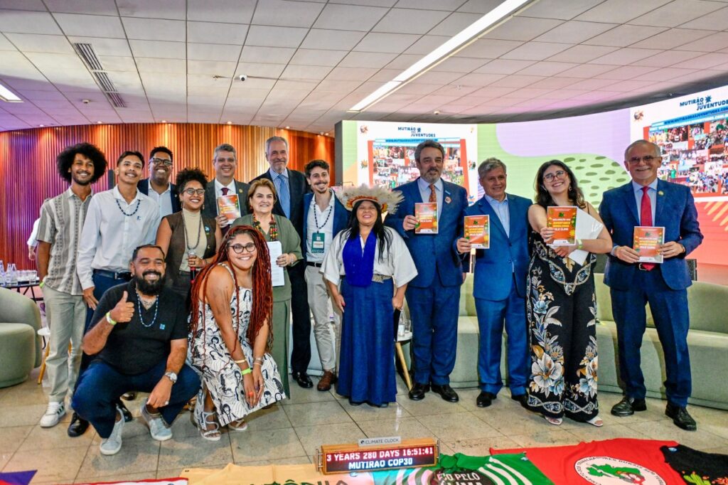 Movimentos de juventude entregam prioridades para a COP 30 à Presidência da Conferência