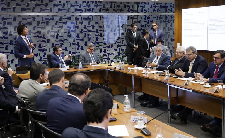 PEC da reforma administrativa promove resultados, governo digital e combate a privilégios - Notícias