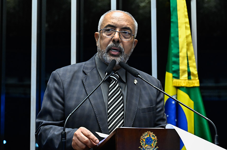 Em discurso, à tribuna, senador Paulo Paim (PT-RS).