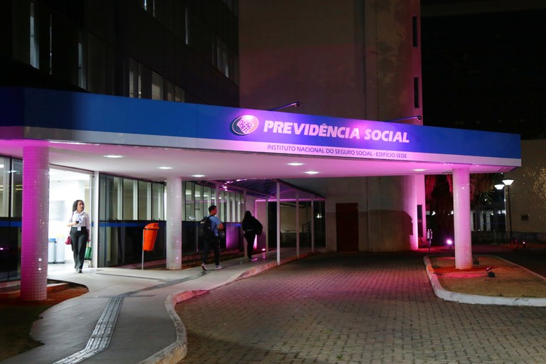 Pessoas com câncer têm direito a benefícios do INSS durante o tratamento