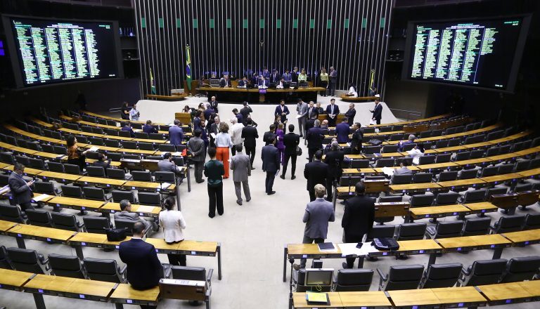 Plenário reúne-se nesta manhã para votar acordo internacional e urgência para projetos de lei – Notícias