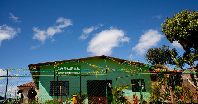 Poder público deve dar assistência integral a adolescente dependente de droga