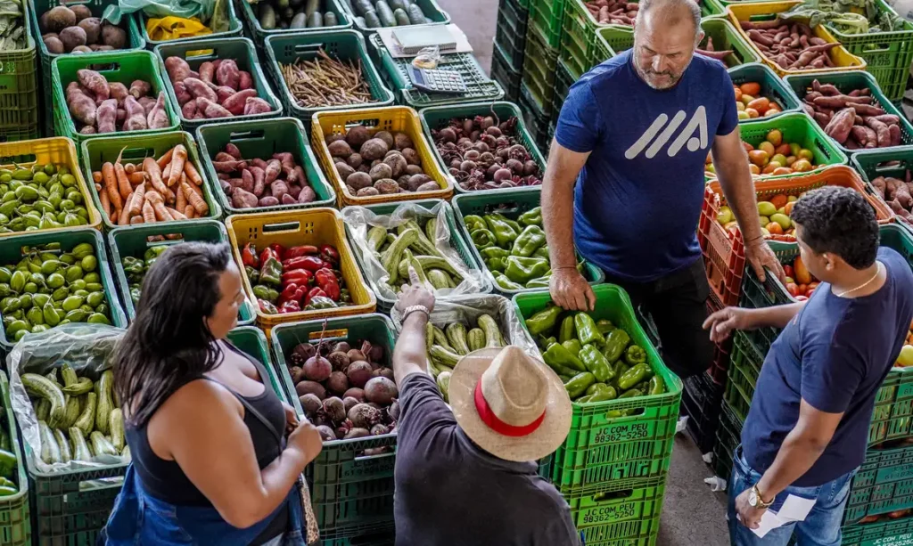 Preços de alimentos e bebidas caem pelo quarto mês seguido, e inflação fica em 0,48% em setembro