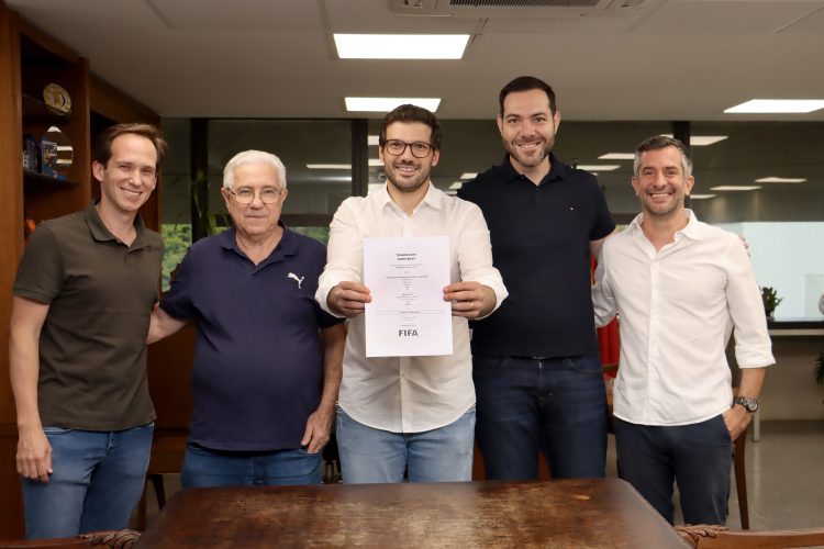 Prefeito assina concessão do VGD para a Copa do Mundo de Futebol Feminino 2027