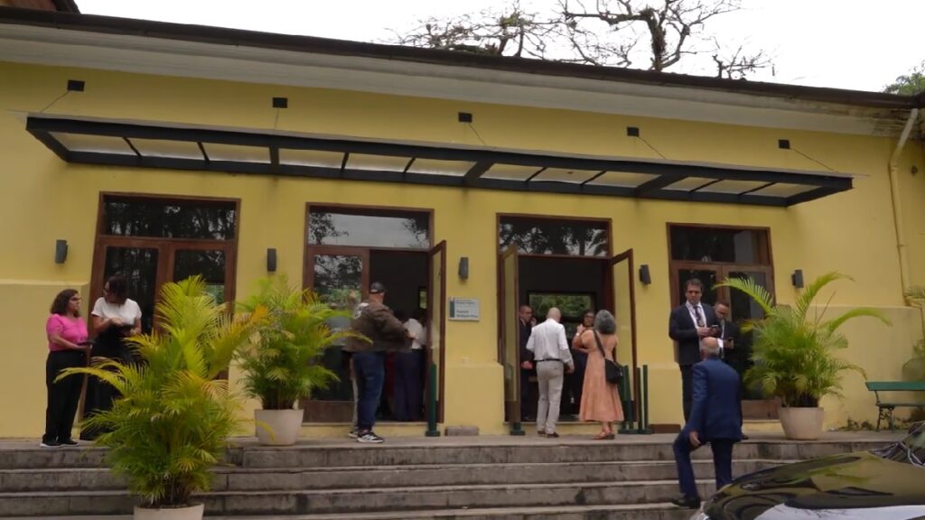 Prefeito participa da cerimônia de assinatura do Acordo Coletivo com a Comunidade do Horto Florestal