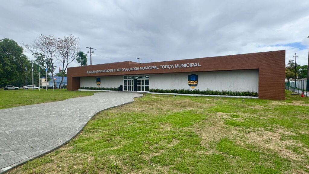 Prefeito visita academia de formação de alunos da Divisão de Elite da GM-Rio – Força Municipal