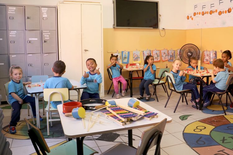 Prefeitura apresenta PL que cria Cartão Material Escolar na rede municipal