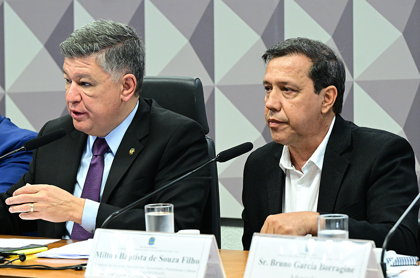 Presidente do Sindicato Nacional dos Aposentados, Pensionistas e Idosos da Força Sindical (Sindnapi), Milton Baptista de Souza Filho em pronunciamento à mesa.