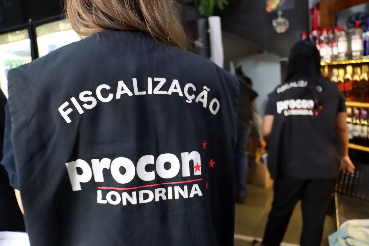 Procon-Ld e Vigilância Sanitária reforçam fiscalização em comércios de bebidas alcoólicas