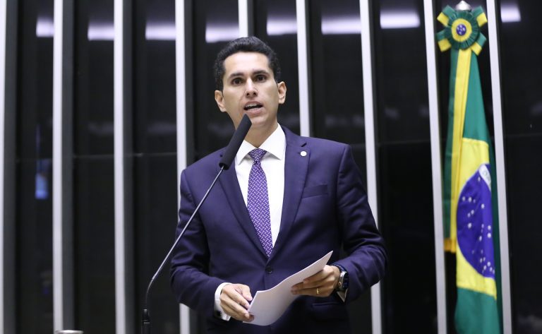 Deputado Domingos Neto (PSD-CE) fala no Plenário da Câmara dos Deputados