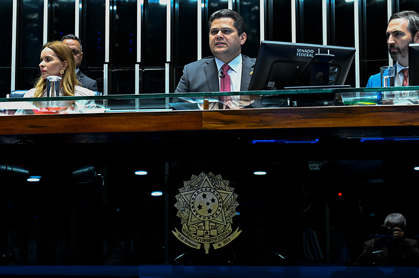 Projeto com penas mais duras para crimes violentos segue para a Câmara