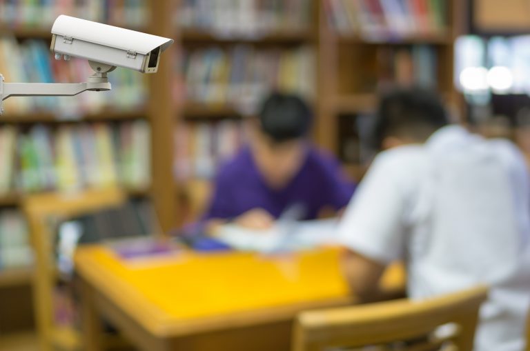 Educação - geral - câmeras de segurança - escolas - biblioteca - segurança - estudantes