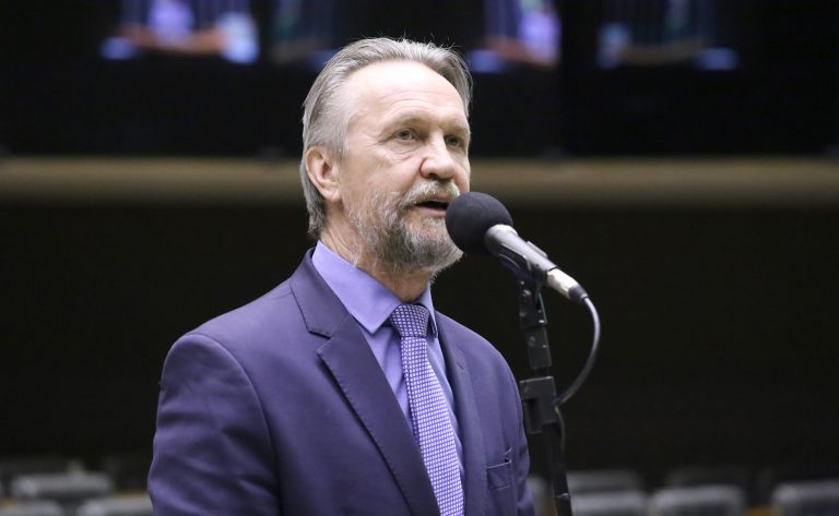 Deputado Pedro Uczai (PT-SC) fala no Plenário da Câmara dos Deputados