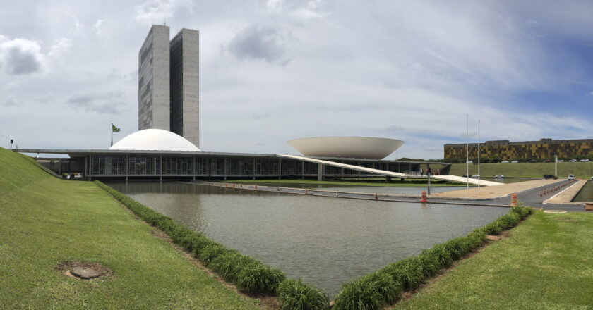 Projeto que permite atualização do valor de bens no IR volta ao Senado