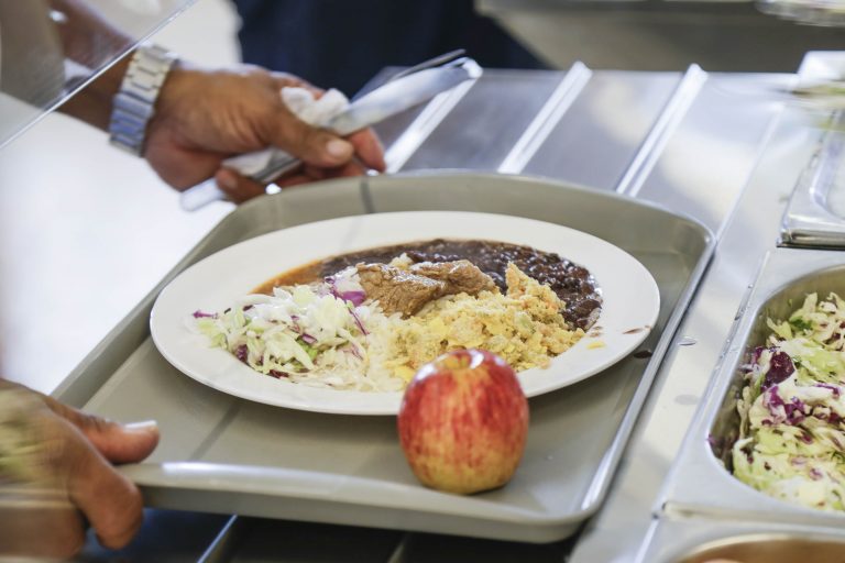 Alimentos - alimentação pratos saúde saudável equilibrada nutrientes nutrição restaurante comunitário