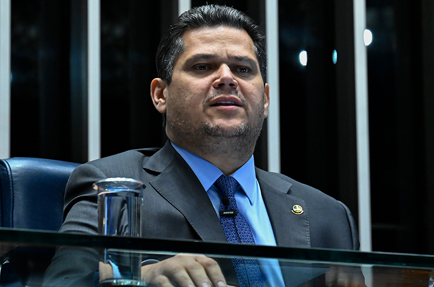 Reajuste de 23% a policiais e bombeiros dos ex-territórios é 'histórico', diz Davi
