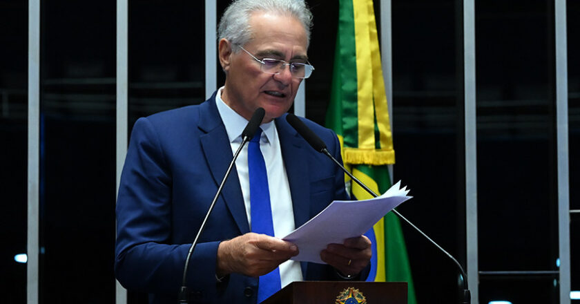 Renan Calheiros homenageia Graciliano Ramos, que hoje completaria 133 anos