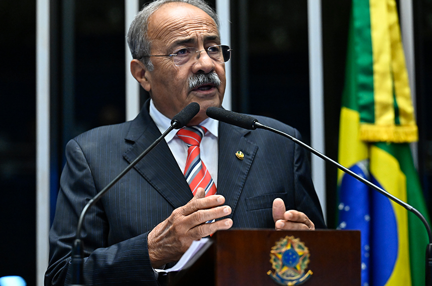 Em discurso, à tribuna, senador Chico Rodrigues (PSB-RR).