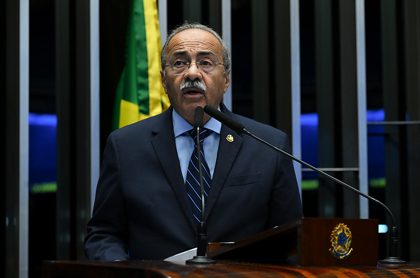 À tribuna, em discurso, senador Chico Rodrigues (PSB-RR).