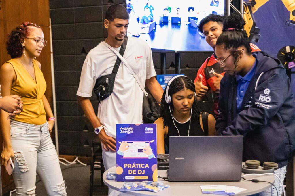 Secretaria da Juventude leva jovens e oficinas ao Expo Favela