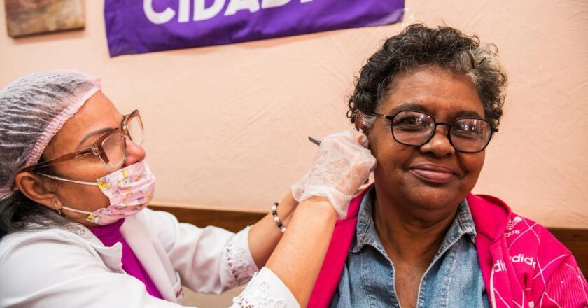 Secretaria da Mulher e INCAvoluntário se unem em ação do Outubro Rosa com dia de cuidado e acolhimento para mulheres em tratamento contra o câncer