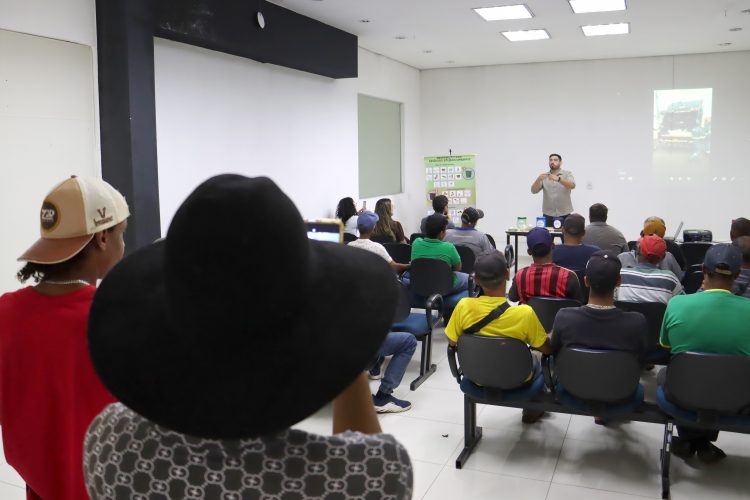 Secretaria do Trabalho realiza capacitação profissional para ex-carroceiros