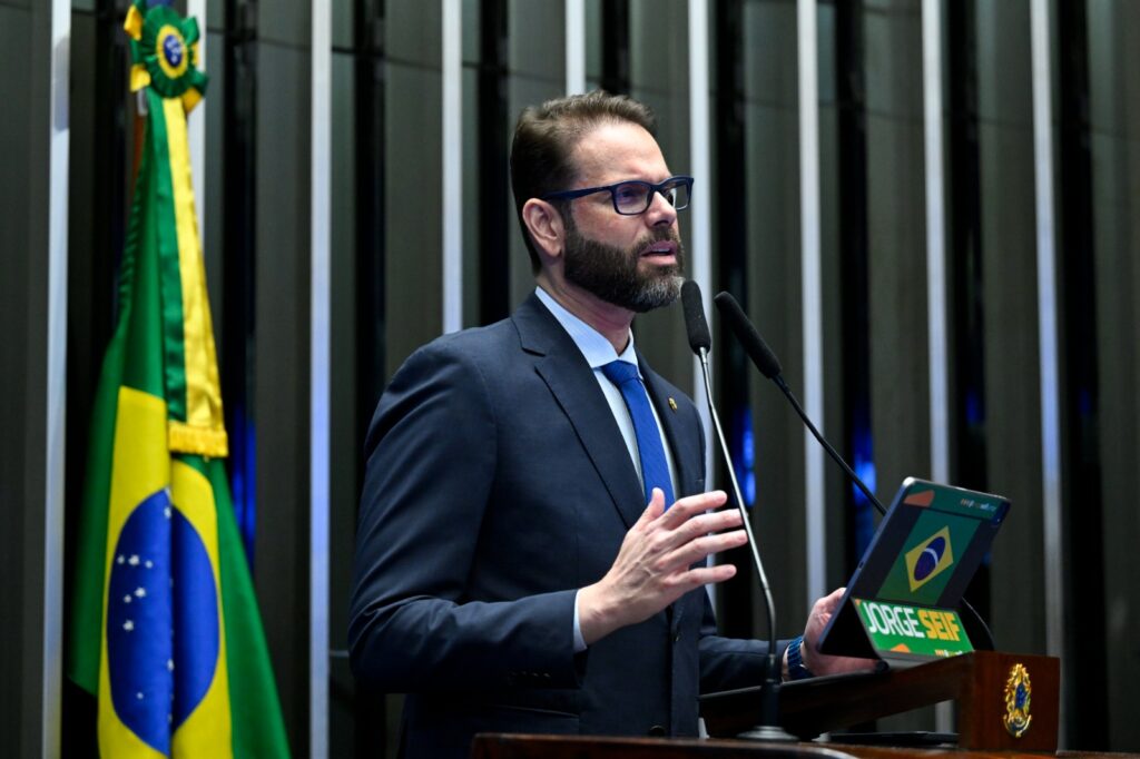 Seif apresenta dossiê sobre decisões do Judiciário e pede criação de 'CPMI da toga'