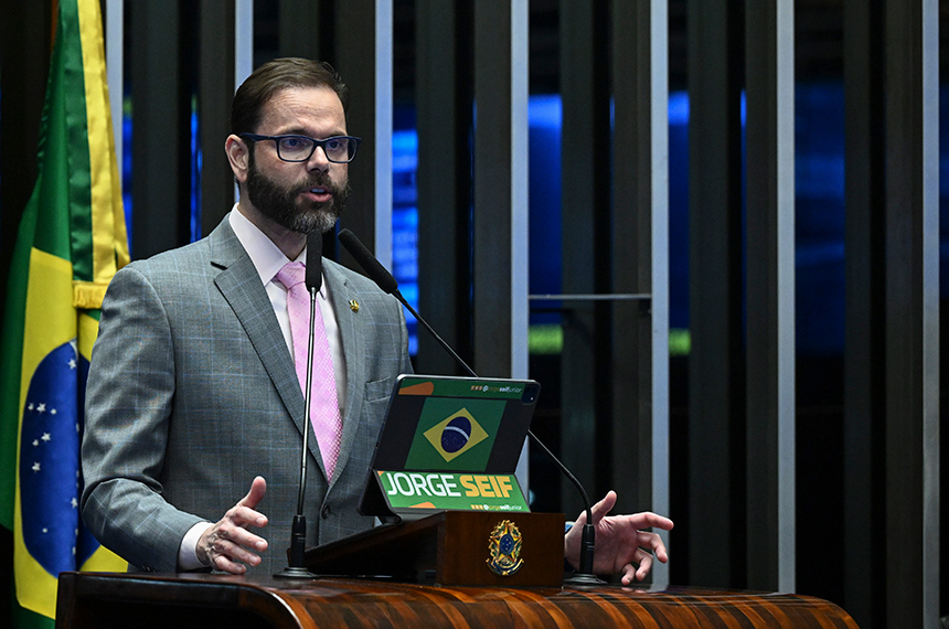 Em discurso, à tribuna, senador Jorge Seif (PL-SC).