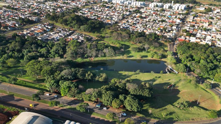 Sema participa de plantio de 500 mudas nativas no Lago Cabrinha nesta quinta (9)