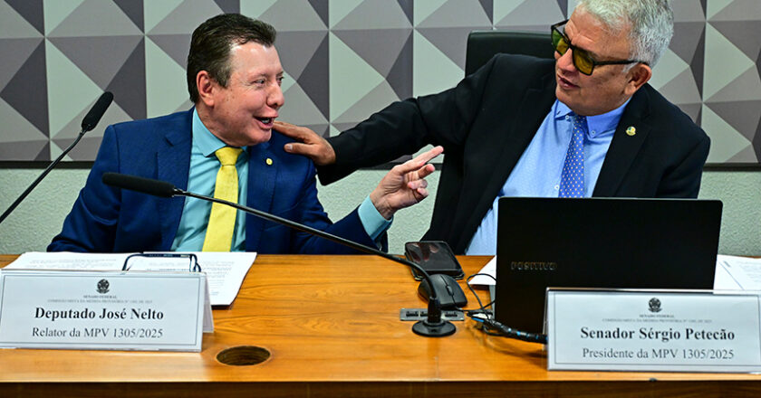 Senado analisa medida provisória que zera taxa de R$ 52 para taxistas