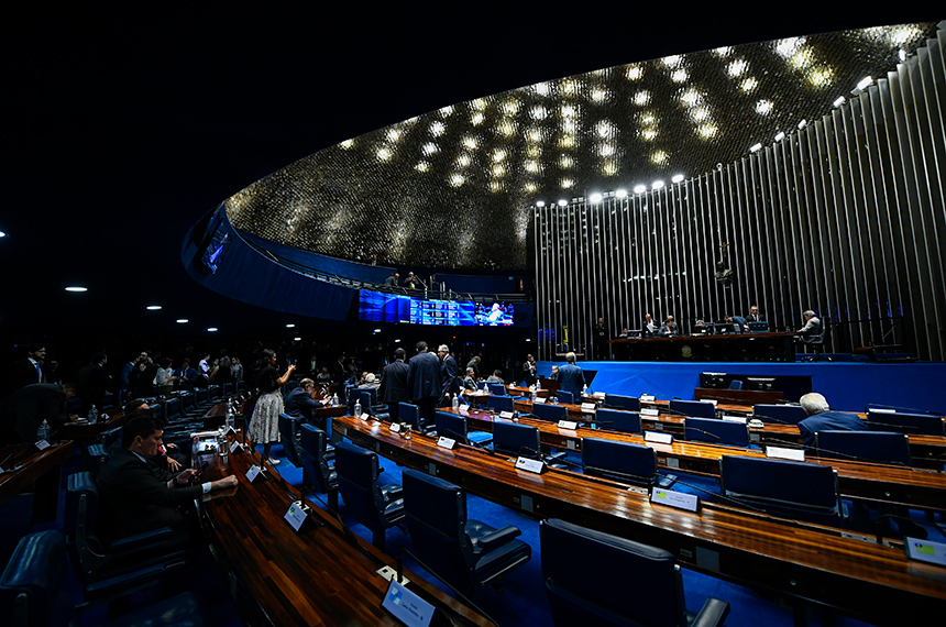 Senado retoma votação de texto que retira despesas com 'tarifaço' do teto de gastos