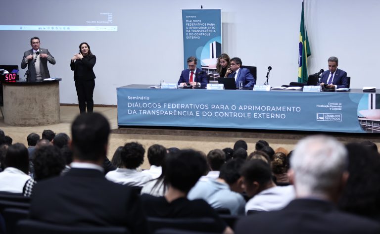 Seminário - Diálogos Federativos Para o Aperfeiçoamento da Transparência e do Controle Externo. Ministro da Controladoria-Geral da União - CGU, Vinícius Marques de Carvalho. Dep. Márcio Jerry (PCdoB - MA). Presidente do Tribunal de Contas da União, Ministro Vital do Rêgo Filho. Presidente da Associação dos Membros dos Tribunais de Contas do Brasil - ATRICON, Edilson de Sousa Silva.