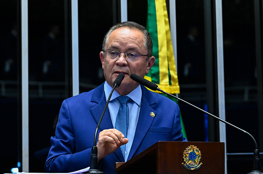À tribuna, em discurso, senador Zequinha Marinho (Podemos-PA).