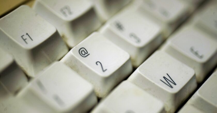 STF debate retirada de conteúdos ofensivos da internet