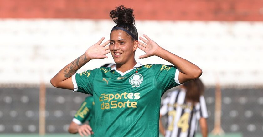 Amanda  brilha e faz 3 em goleada do Palmeiras sobre Santos por 6 a 0