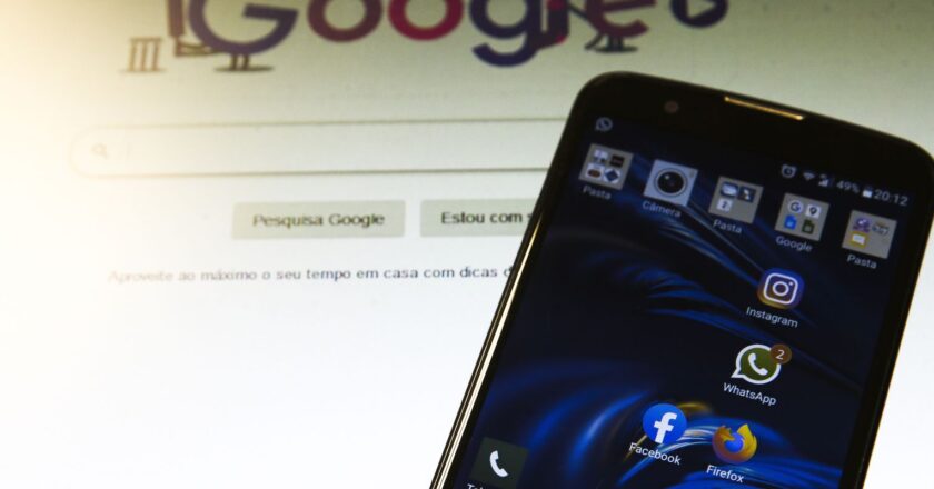 Ordenan a Google y Facebook retirar anuncios falsos sobre “Desenrola”