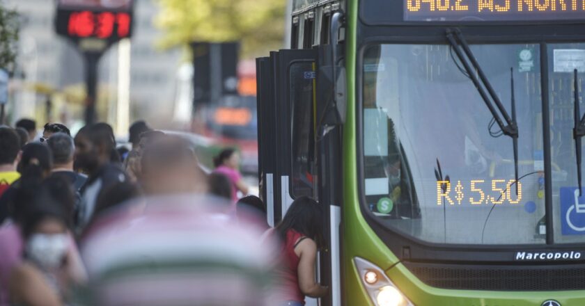 INSS estuda aceitar uso de transporte público como prova de vida
