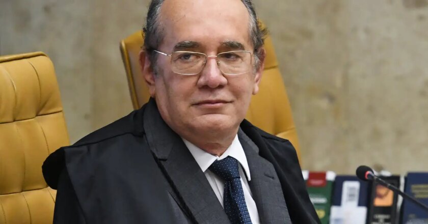 Gilmar Mendes anula arquivamento de ação contra Bolsonaro