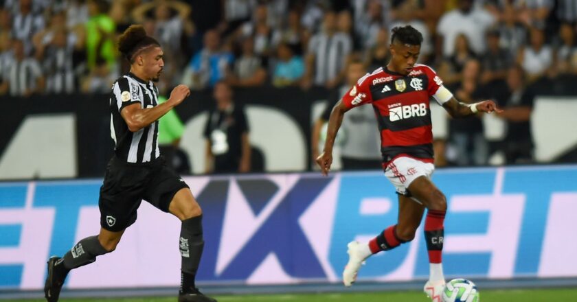 Técnico do Botafogo põe cargo à disposição após derrota para Flamengo