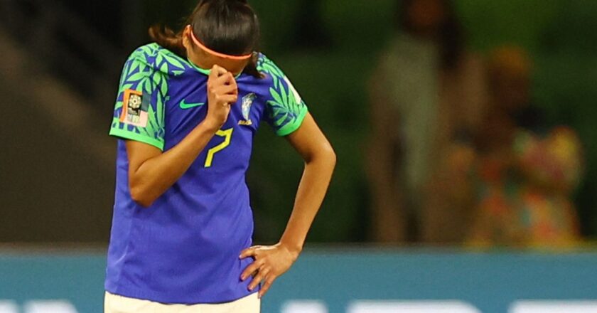 Sem inspiração, Brasil fica no 0 a 0 contra Jamaica e dá adeus à Copa