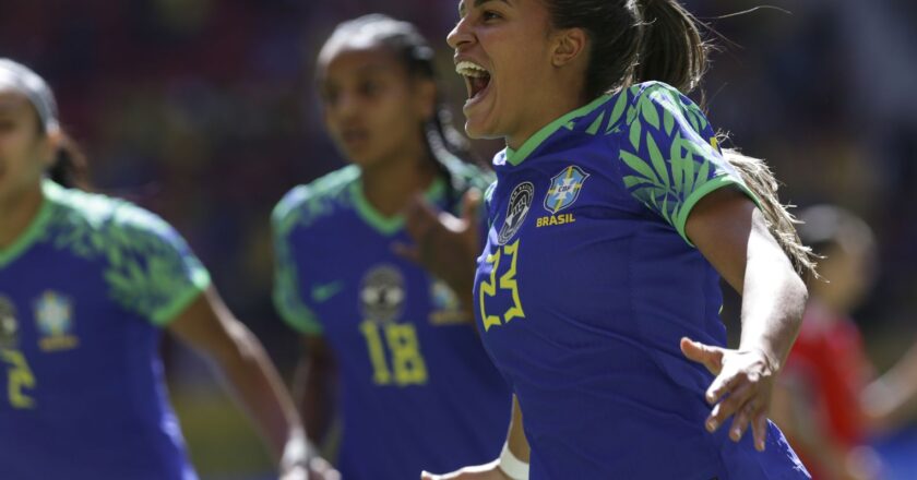 Seleção feminina goleia Chile em último jogo antes da Copa do Mundo