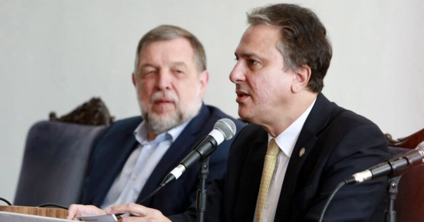 Governo prepara ações para garantir que jovens terminem o ensino médio