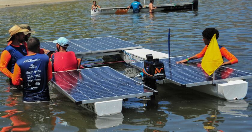 UFRJ promove competição de barcos movidos a energia solar