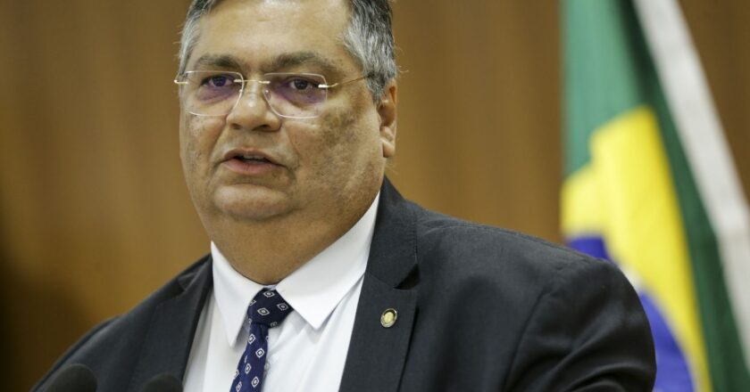 Dino não descarta hipótese de sabotagem em caso de apagão