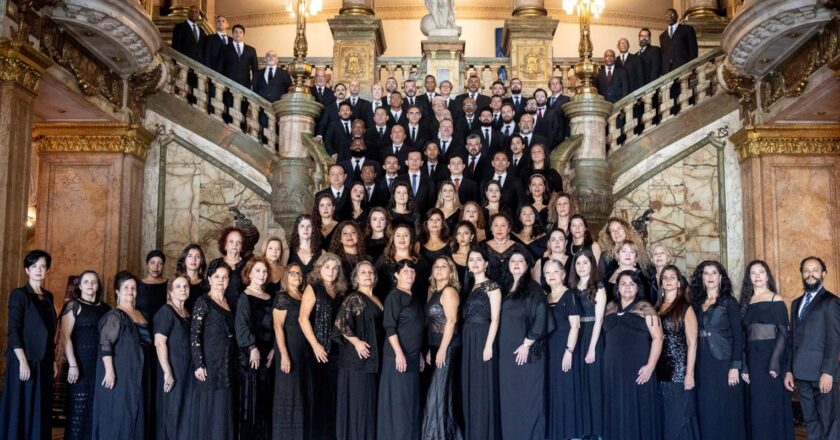 Coro do Theatro Municipal do RJ faz 90 anos e busca popularização