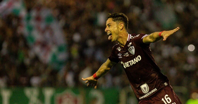 Flu arranca vitória contra o Fortaleza e cola no G4 do Brasileirão