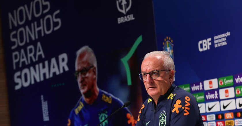 Seleção inspira o mundo e precisa voltar a vencer, diz Dorival Júnior