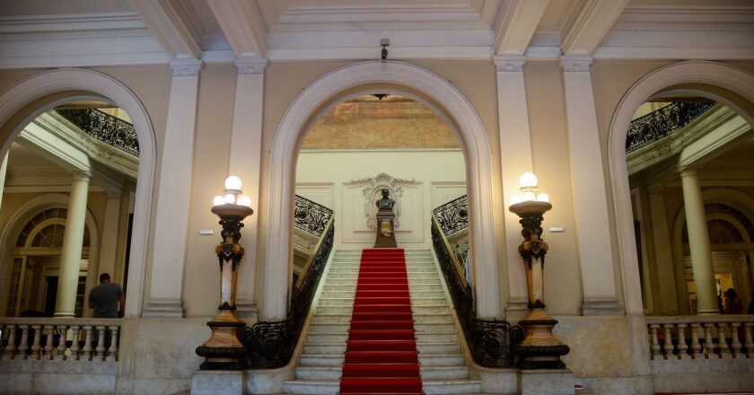 100 anos do Palácio Pedro Ernesto: Gaiola de Ouro ou Casa do Povo?